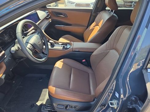 Certified 2025 Toyota Crown Signia w/ Advanced Technology Package AWD/4WD image 11