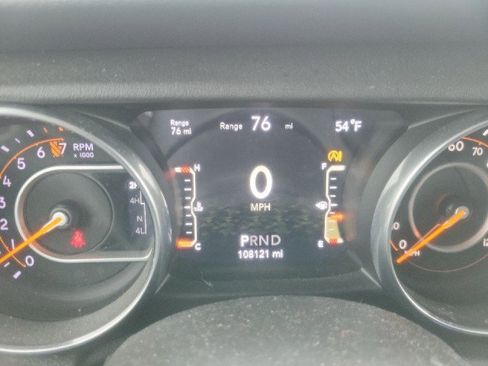 Used 2018 Jeep Wrangler Unlimited Sahara w/ Cold Weather Group AWD/4WD image 5