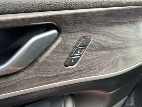 Used 2023 Jeep Grand Cherokee Limited image 17