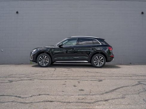 Used 2023 Audi Q5 2.0T Prestige w/ Prestige Package AWD/4WD image 2