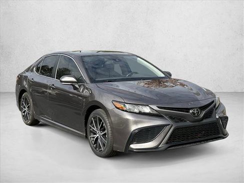 Used 2024 Toyota Camry SE image 5