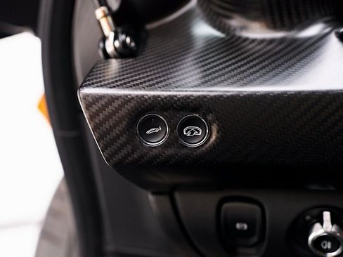 Used 2019 McLaren Senna image 56