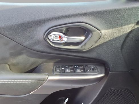 Used 2019 Jeep Cherokee Latitude w/ Popular Appearance Group image 14