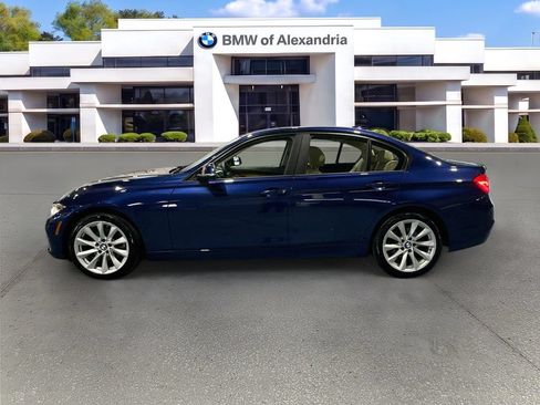 Used 2018 BMW 320i xDrive Sedan w/ Convenience Package AWD/4WD image 8