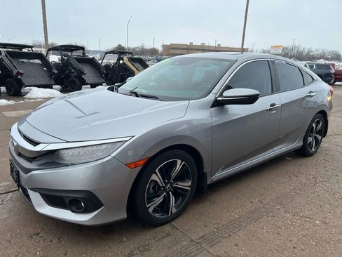 Used 2017 Honda Civic Touring image 4