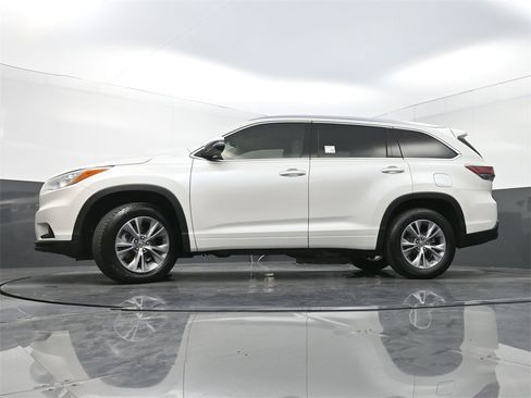 Used 2014 Toyota Highlander XLE image 28