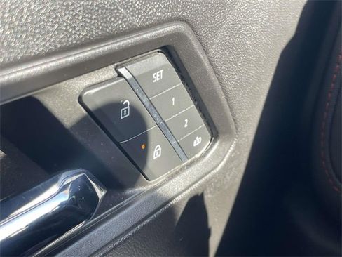 Used 2023 Chevrolet Colorado Z71 w/ Z71 Convenience Package 2 image 24