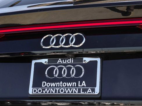 Used 2022 Audi Q8 Premium Plus image 11