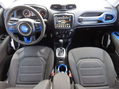 Used 2018 Jeep Renegade Latitude w/ UConnect 8.4 Nav Group FWD image 36