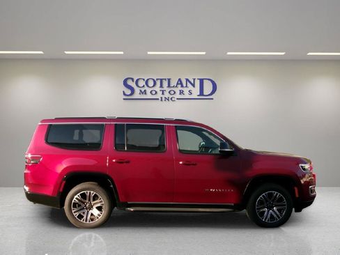 Used 2025 Jeep Wagoneer 4WD image 5