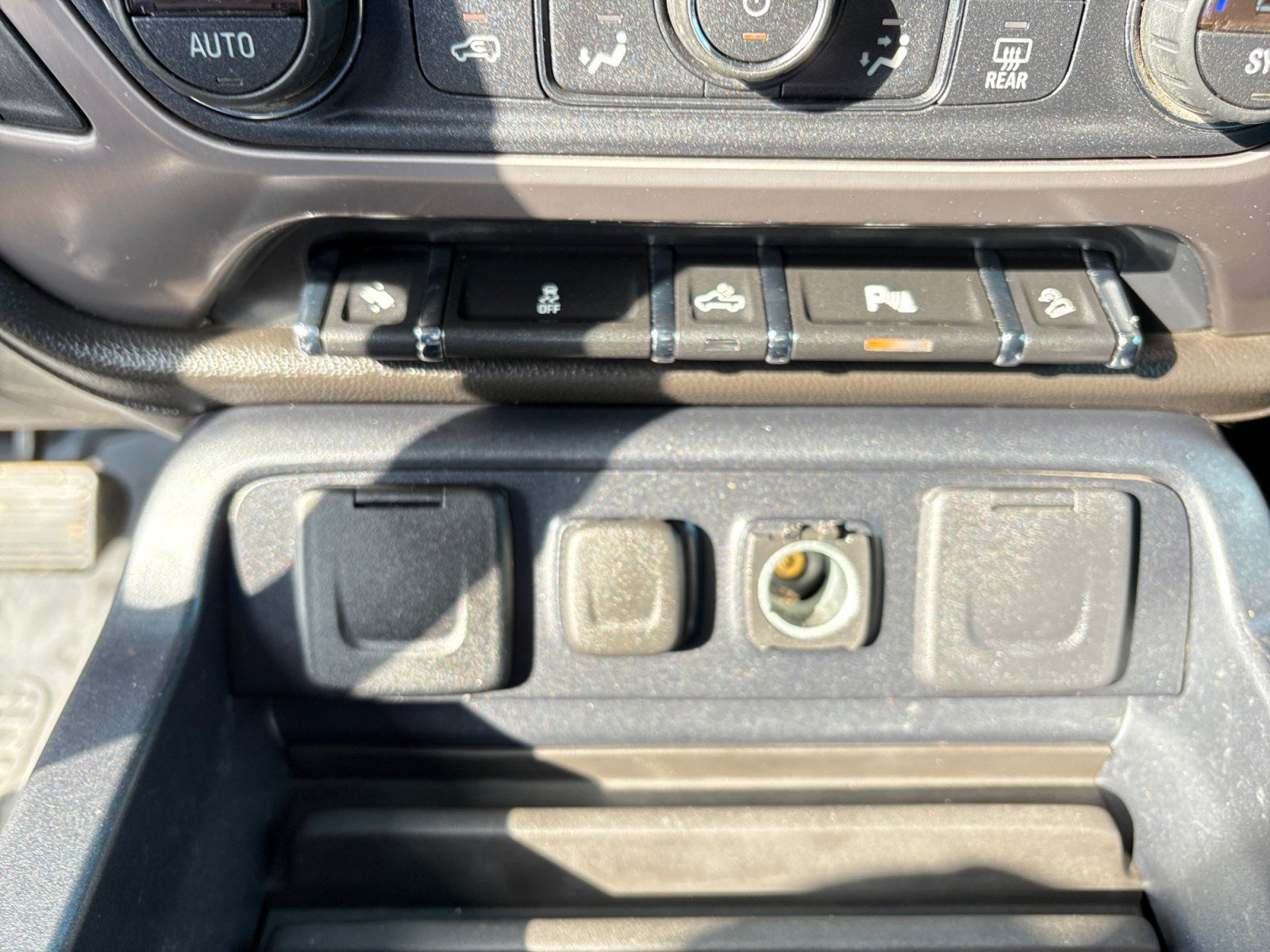 Used 2014 GMC Sierra 1500 SLT w/ All-Terrain Package AWD/4WD image 19