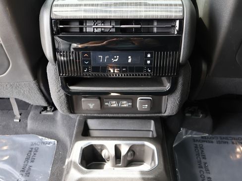 Used 2022 Jeep Wagoneer Series III w/ Premium Group I AWD/4WD image 24