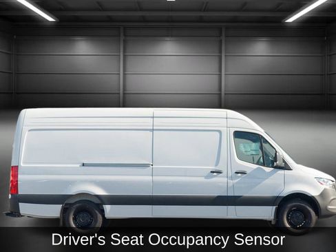 Used 2025 Mercedes-Benz Sprinter 2500 image 7