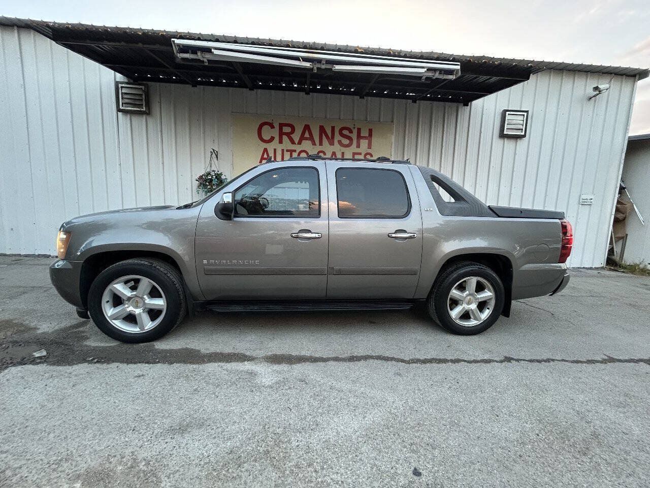 Used 2008 Chevrolet Avalanche LTZ w/ LTZ Preferred Equipment Group RWD image 3