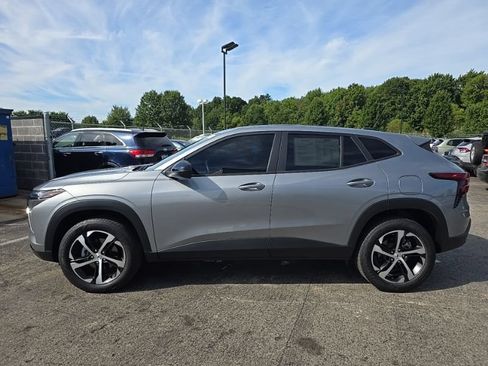 Used 2024 Chevrolet Trax RS FWD image 4