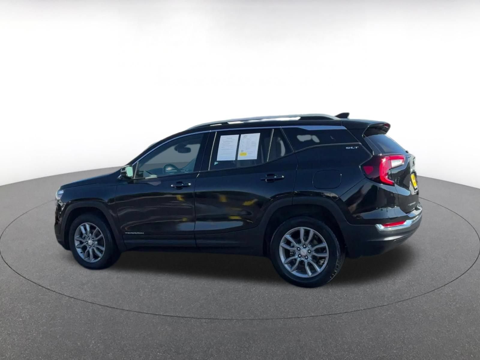Used 2024 GMC Terrain SLT AWD/4WD image 9