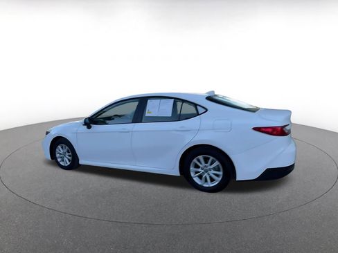 Used 2025 Toyota Camry LE image 10