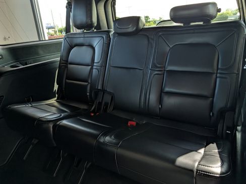 Used 2020 Lincoln Navigator L Reserve w/ Luxury Package AWD/4WD image 12
