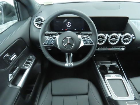 Certified 2025 Mercedes-Benz GLA 250 image 11