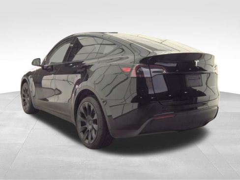 Used 2023 Tesla Model Y Long Range image 3