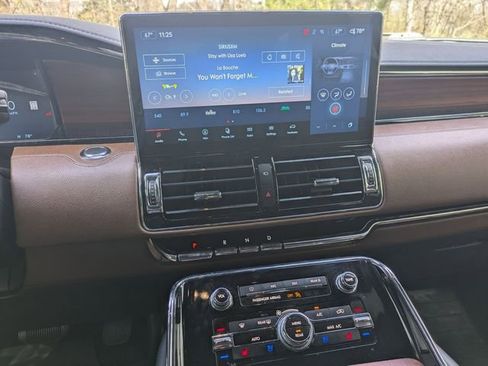 Used 2024 Lincoln Navigator Reserve AWD/4WD image 21