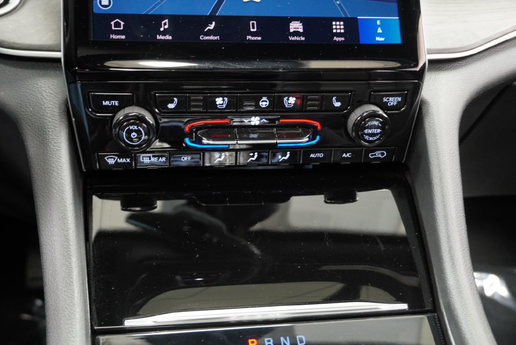 Certified 2025 Jeep Grand Cherokee Limited w/ Luxury Tech Group II AWD/4WD image 30