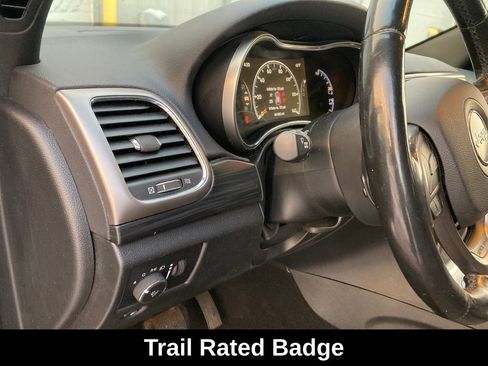 Used 2020 Jeep Grand Cherokee Laredo image 17