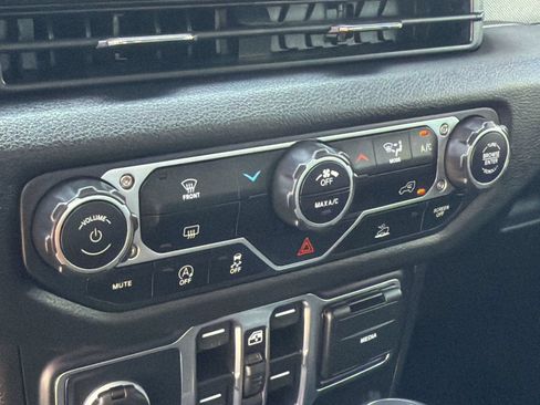 Used 2025 Jeep Gladiator Sport AWD/4WD image 27