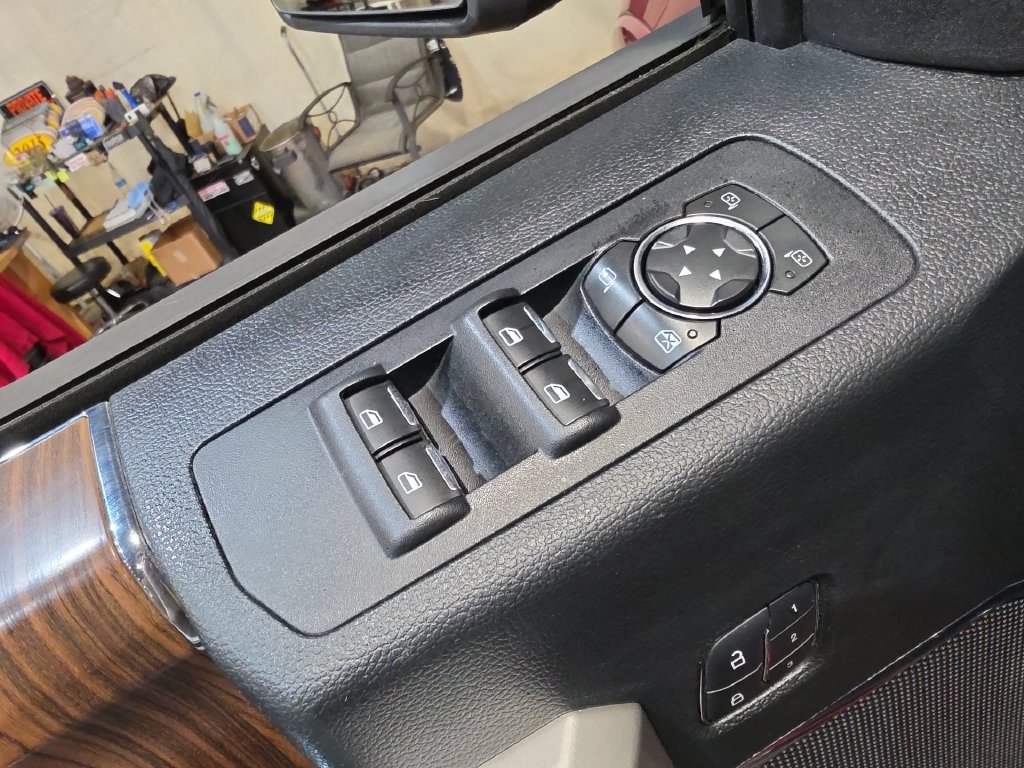 Used 2015 Ford F150 Lariat w/ Equipment Group 501A Mid RWD image 15