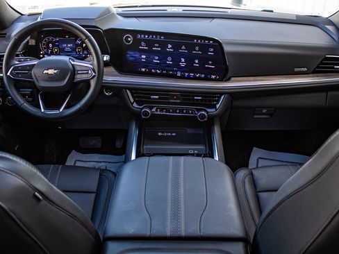 Used 2025 Chevrolet Suburban High Country image 22