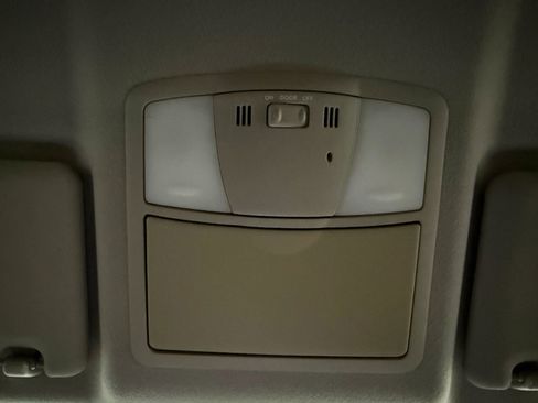 Used 2011 Nissan Rogue SV image 35