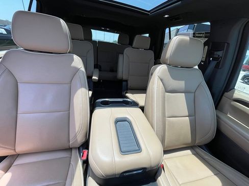 Used 2021 Chevrolet Tahoe Premier w/ Premium Package RWD image 27