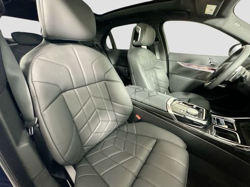 New 2026 BMW 750e xDrive w/ Executive Package image 28