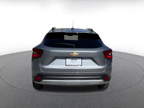 Used 2025 Chevrolet Trax LT image 12