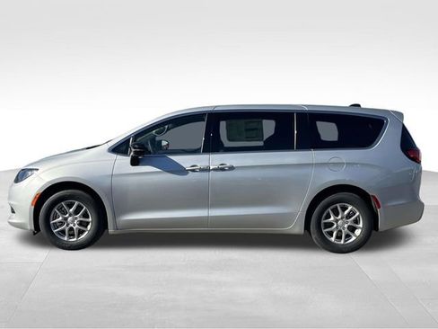 New 2026 Chrysler Voyager LX image 4