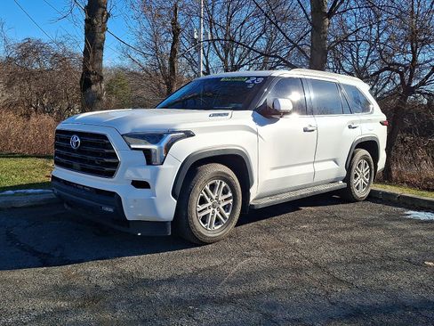 Used 2023 Toyota Sequoia SR5 image 3