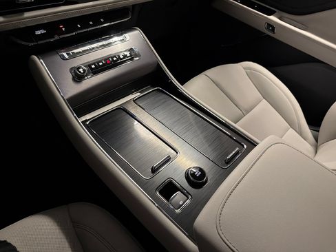 New 2026 Lincoln Aviator AWD image 32