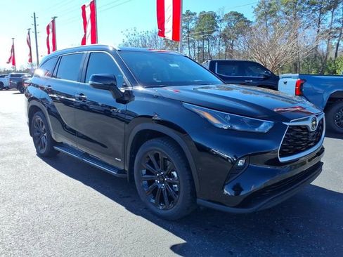 New 2026 Toyota Highlander XLE image 1