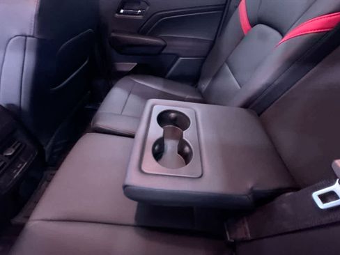 Used 2024 Chevrolet Colorado Z71 w/ Z71 Convenience Package 2 image 38