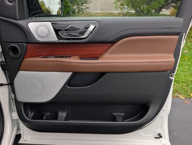 Used 2024 Lincoln Navigator L Reserve AWD/4WD image 40