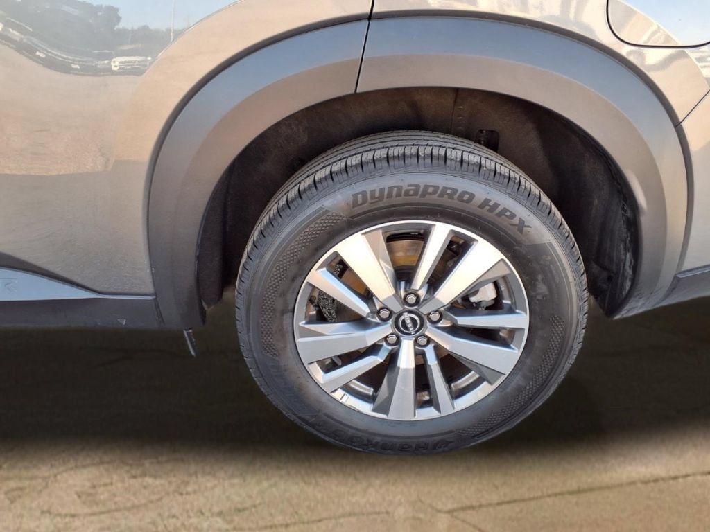 Used 2025 Nissan Pathfinder SL FWD image 26
