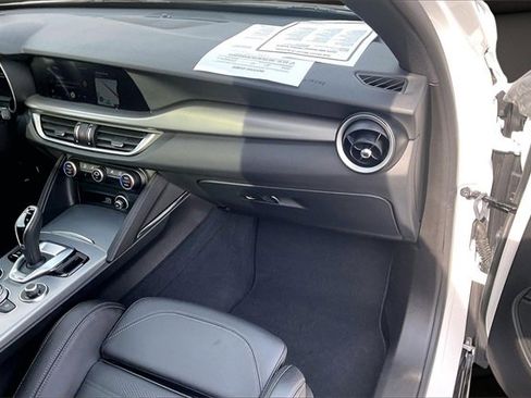 Used 2024 Alfa Romeo Stelvio Veloce image 15