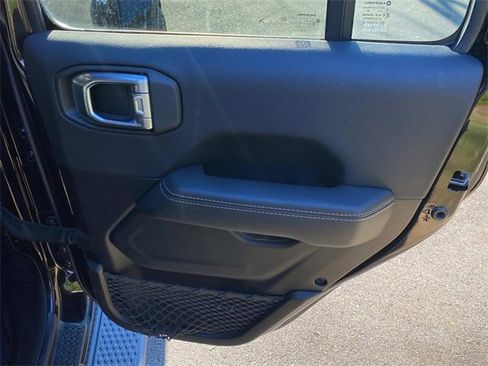 Used 2022 Jeep Gladiator Overland w/ Popular Equipment Package image 36