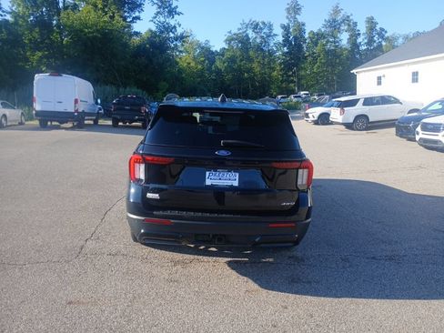 Used 2025 Ford Explorer ST-Line w/ ST-Line Street Pack AWD/4WD image 4