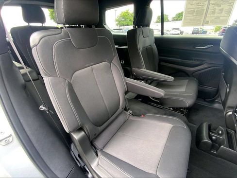 Certified 2024 Jeep Grand Cherokee L Laredo AWD/4WD image 19