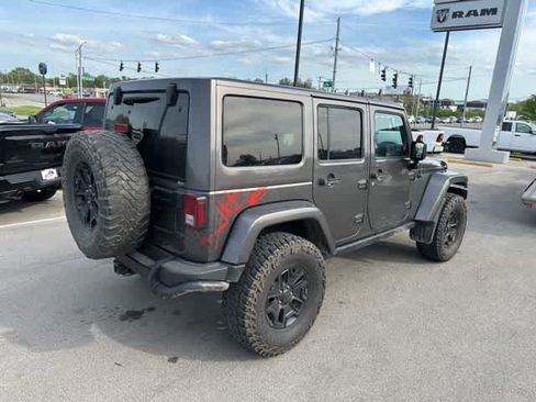 Used 2016 Jeep Wrangler Unlimited Sahara AWD/4WD image 13