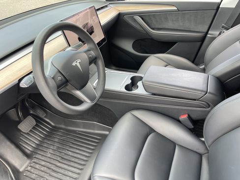 Used 2023 Tesla Model Y Long Range AWD/4WD image 19