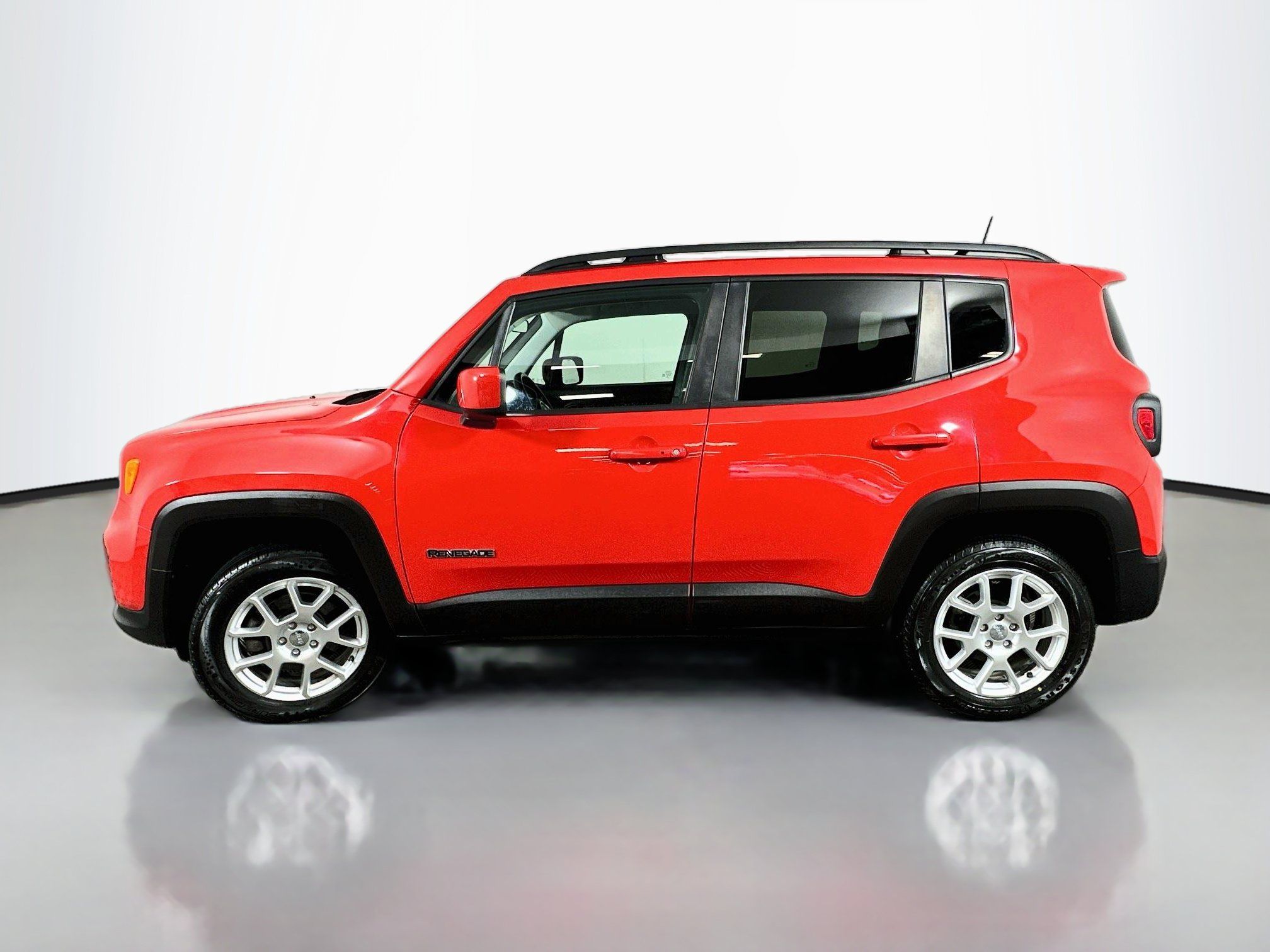 Used 2020 Jeep Renegade Latitude w/ Cold Weather Group AWD/4WD image 4