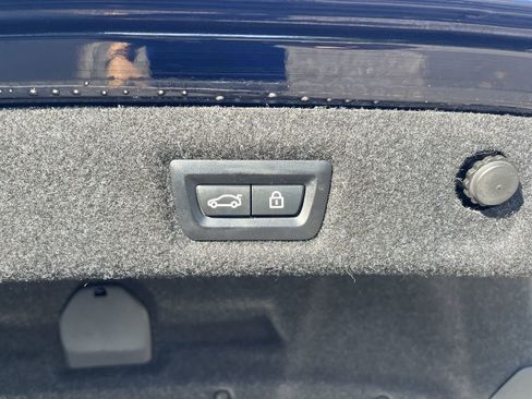 Used 2019 BMW M550i xDrive w/ Premium Package image 35