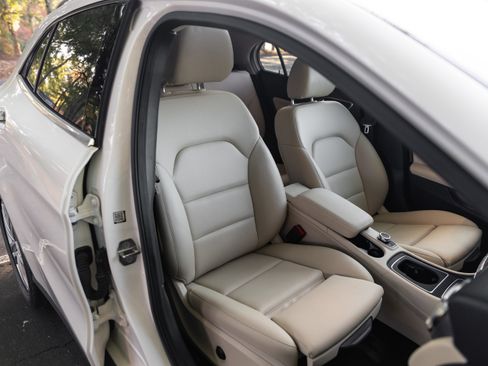 Used 2019 Mercedes-Benz GLA 250 GLA 250 4MATIC SUV w/ Convenience Package image 12